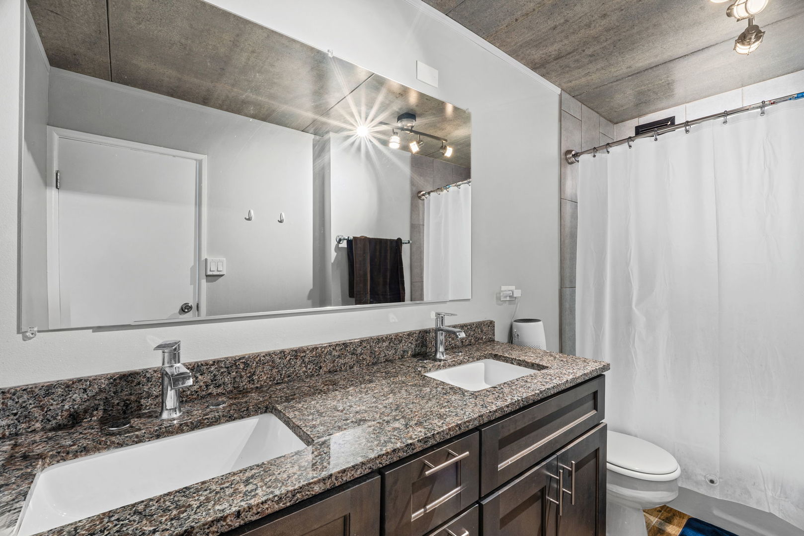 2005 South Finley Road, Unit 212 Lombard, IL 60148 - Photo 11 of 15 Gallery Image 11