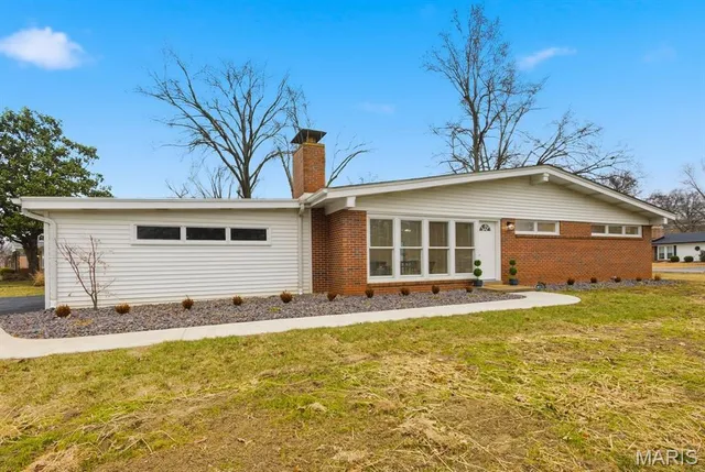 $619,900 | 411 Tanglewood Drive, St. Louis, MO 63124