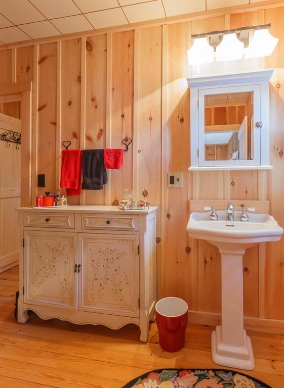 115 Bear Rock Road Jefferson, ME 04348 - Photo 9 of 33 Bath in the Main Cottage