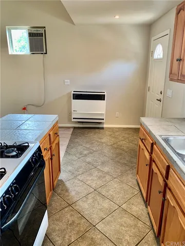 $1,995 | 5440 Denny Avenue, North Hollywood, CA 91601