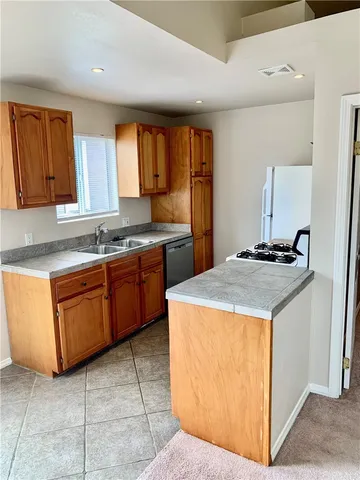 $1,995 | 5440 Denny Avenue, North Hollywood, CA 91601