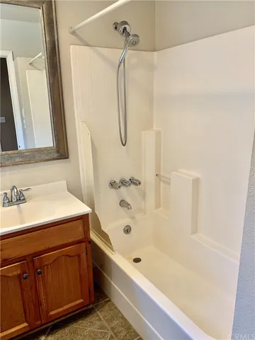 $1,995 | 5440 Denny Avenue, North Hollywood, CA 91601