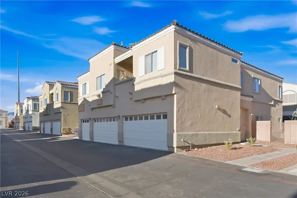 $1,895 | 6316 Rolling Rose Street, Unit 102, North Las Vegas, NV 89081