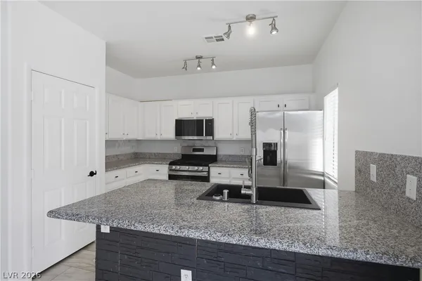 $1,800 | 6316 Rolling Rose Street, Unit 102, North Las Vegas, NV 89081