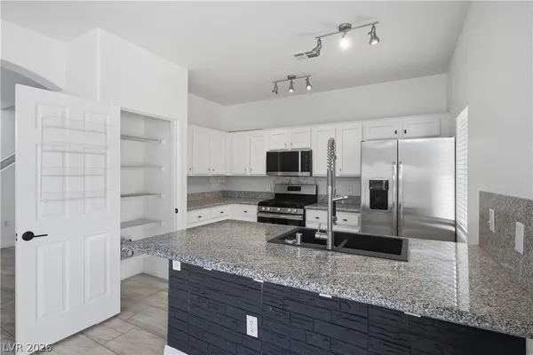 $1,800 | 6316 Rolling Rose Street, Unit 102, North Las Vegas, NV 89081