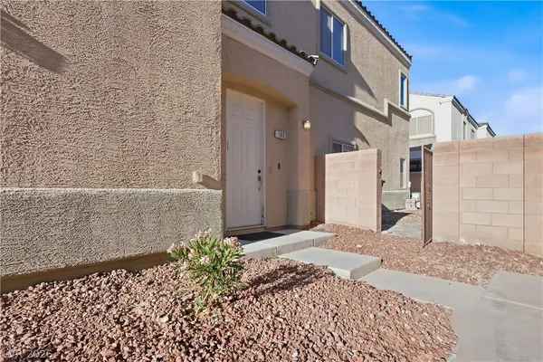 $1,800 | 6316 Rolling Rose Street, Unit 102, North Las Vegas, NV 89081