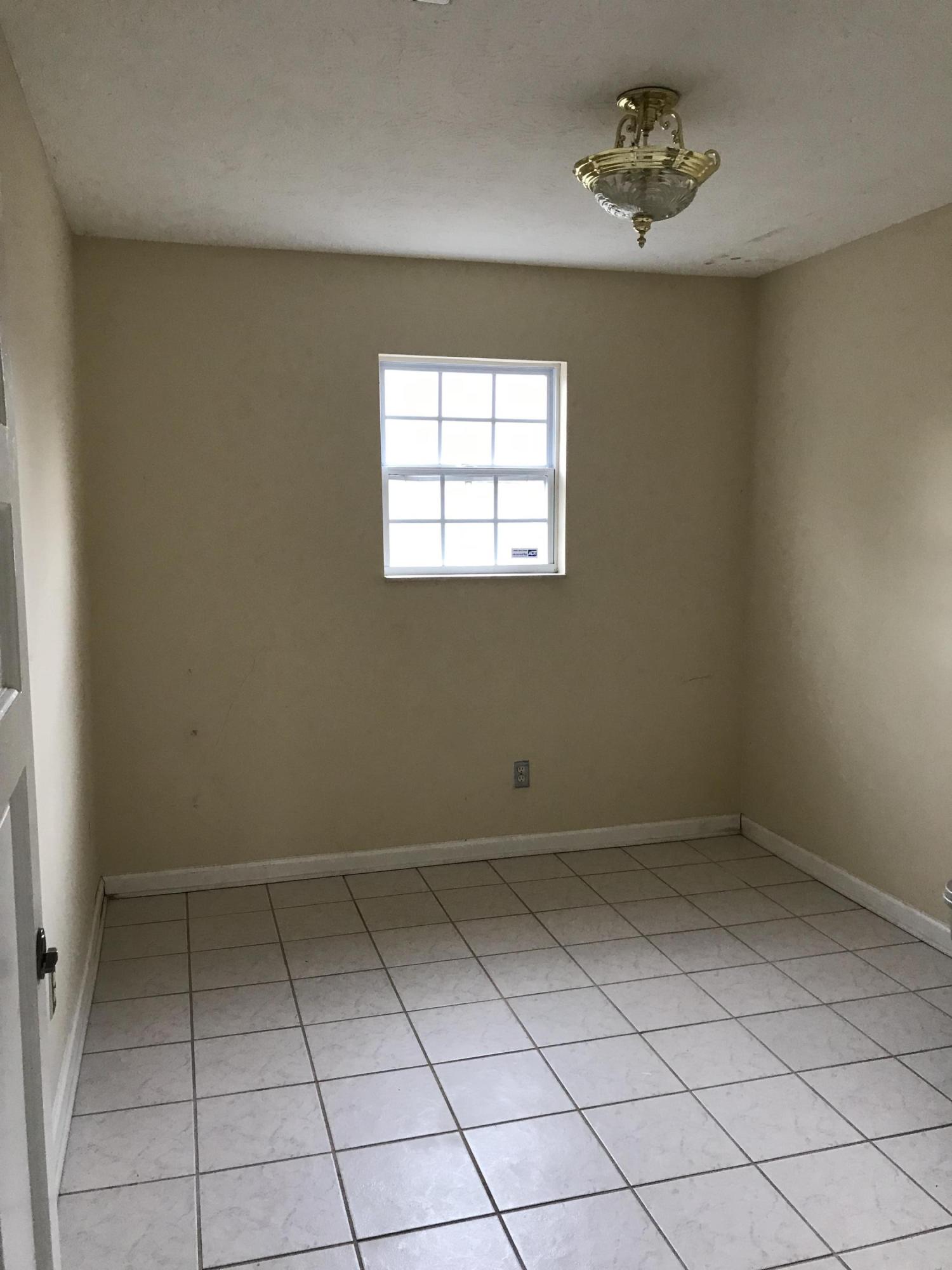 8215 Tamarack Road Knoxville, TN 37919 - Photo 12 of 29 9q6%klAIQzCmrOY13cnYog