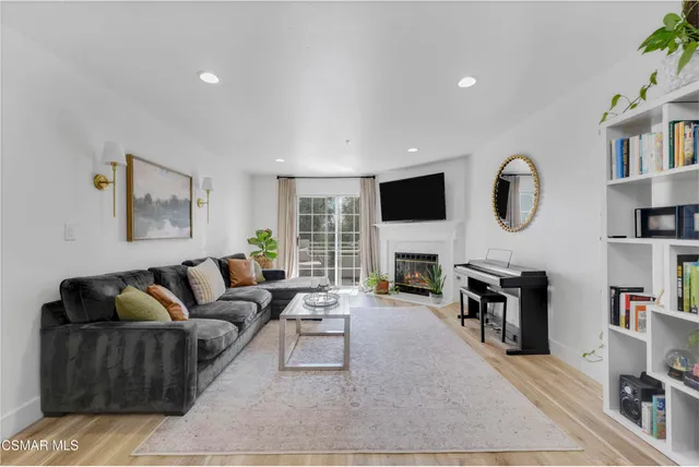 $490,000 | 2713 Antonio Drive, Unit 210, Camarillo, CA 93010