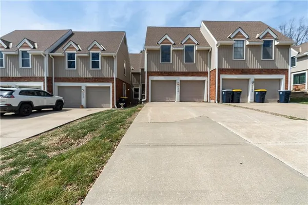 $220,000 | 8240 Northwest Birch Lane, Kansas City, MO 64151
