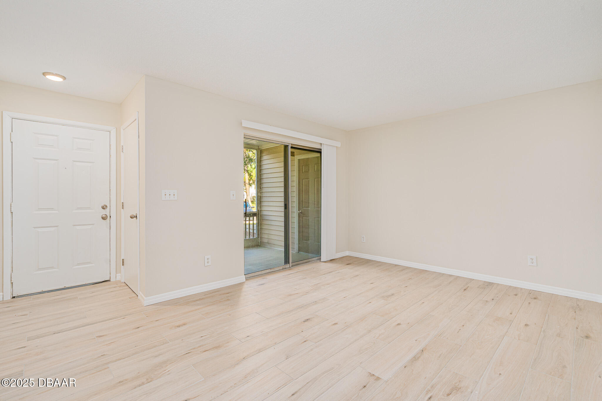 1600 Big Tree Road, Unit F4 South Daytona, FL 32119 - Photo 3 of 28 02