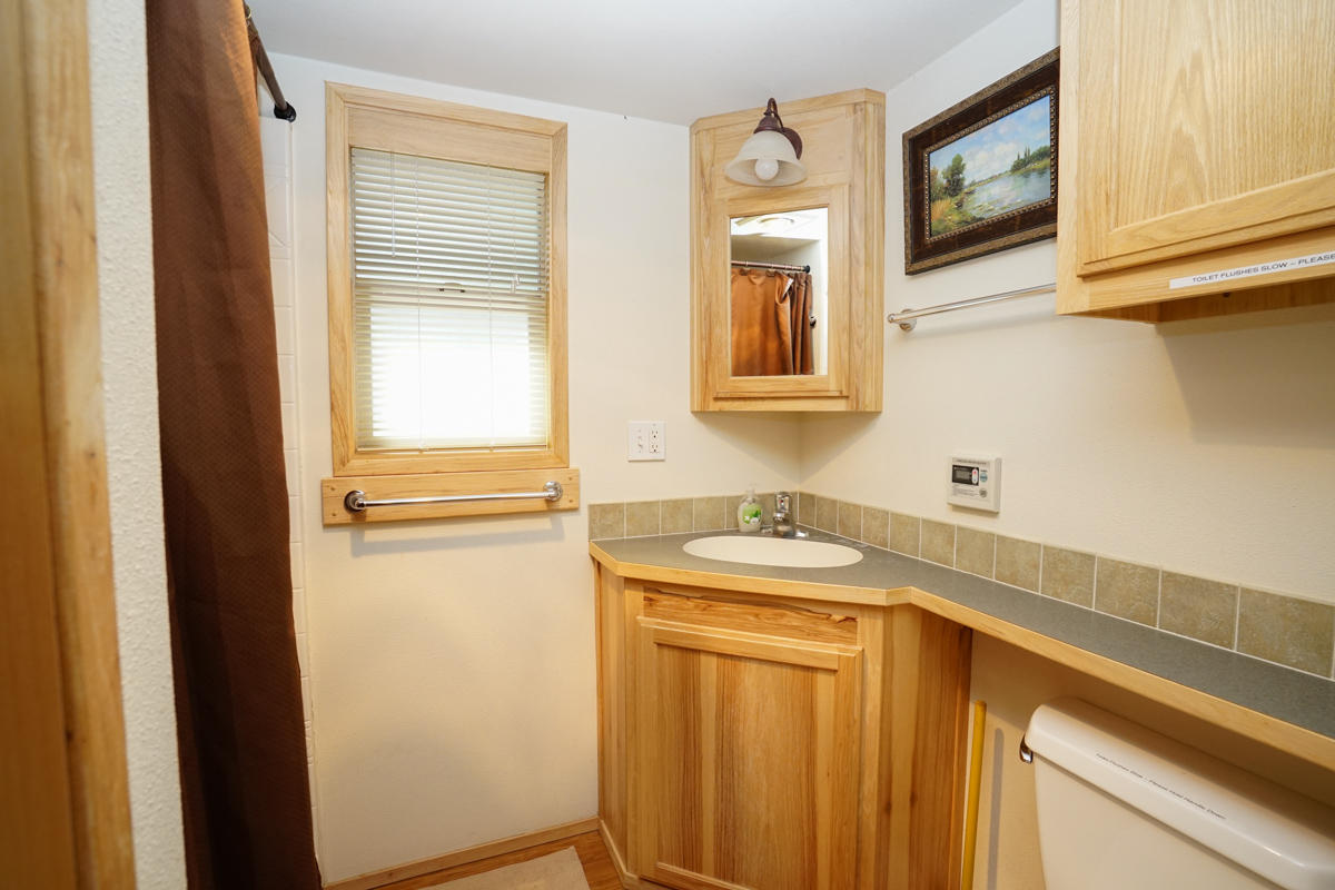 7979 Hyatt Prairie Road, Unit 40 Ashland, OR 97520 - Photo 12 of 21 Cabin_40_12
