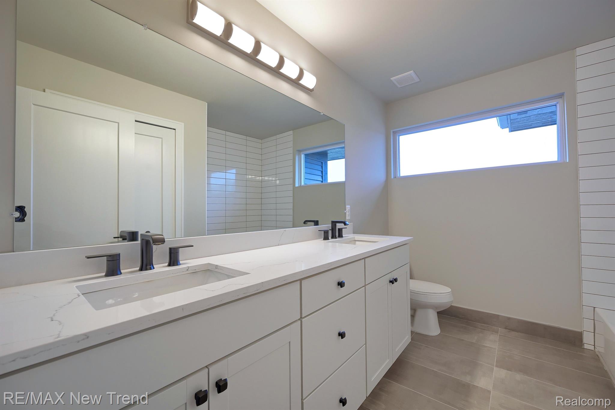 4083 Inverrary Court Commerce Township, MI 48382 - Photo 31 of 37 Gallery Image 31