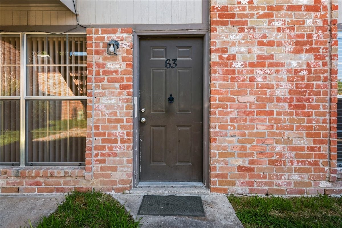 Beautifully remodeled first-floor condo with private patio and easy access in desirable Spring Branch.
