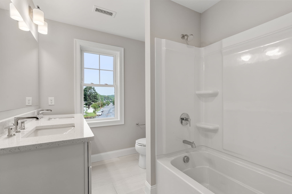 33 Danielles Way Worcester, MA 01606 - Photo 7 of 8