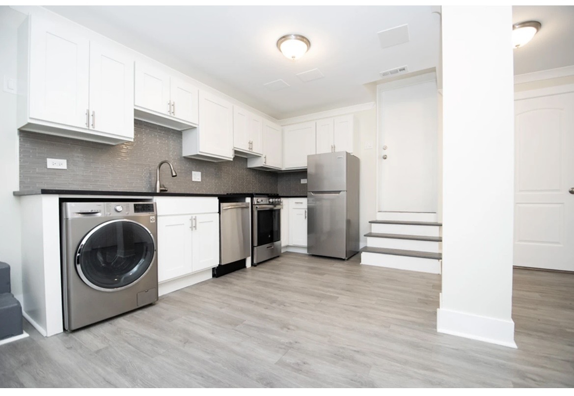 648.5 West Roscoe Street, Unit GD Chicago, IL 60657 - Photo 4 of 13