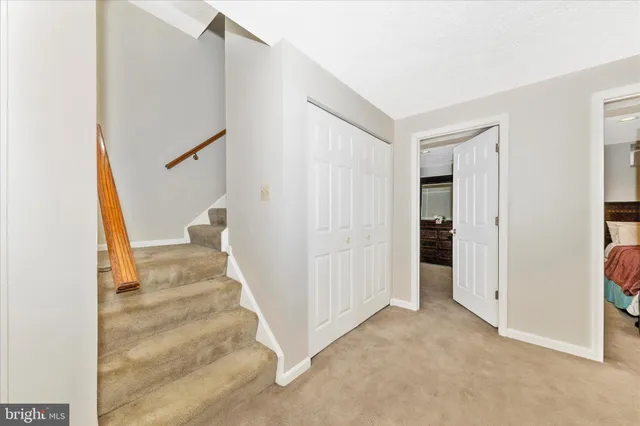 a view of a livingroom with wooden floor and entryway