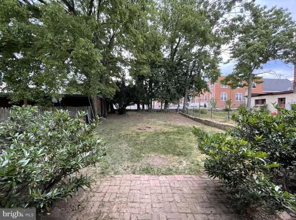 $1,500 | 211 South Maple Avenue, Martinsburg, WV 25401