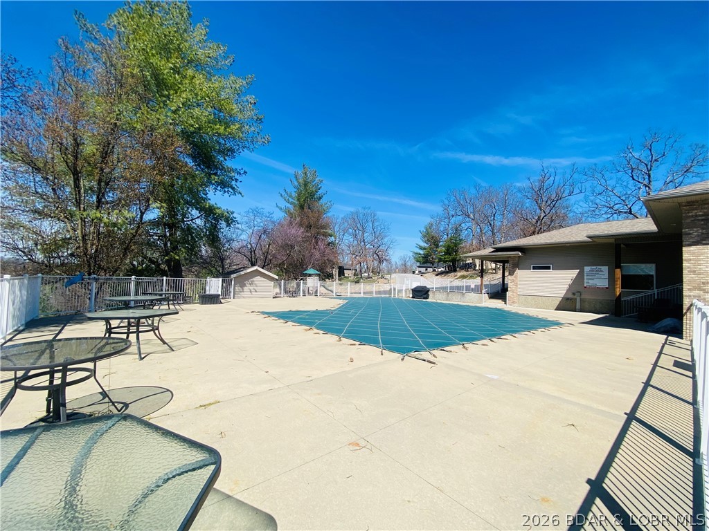 1004 South Beacon Ridge Lake Ozark, MO 65049 - Photo 6 of 11 Outdoor Pool