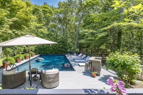 $2,495,000 | 64 Alewife Brook Road, East Hampton, NY 11937