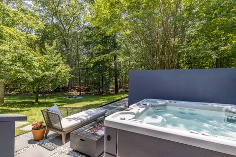 $2,495,000 | 64 Alewife Brook Road, East Hampton, NY 11937