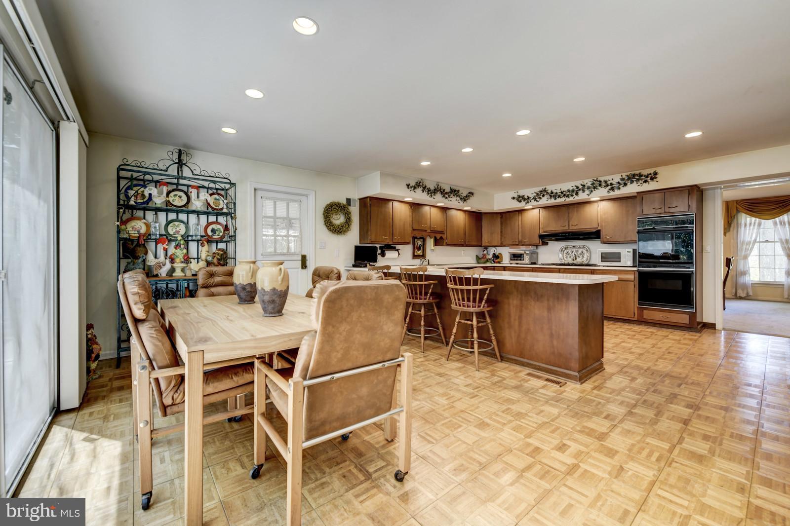 286 Juliustown Road Juliustown, NJ 08022 - Photo 15 of 33 a kitchen with a table and chairs in it