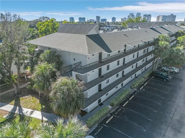 $308,000 | 600 Neapolitan Way, Unit 349, Naples, FL 34103