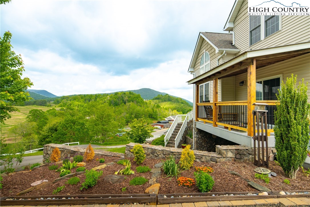 73 Walter Ridge Road West Jefferson, NC 28694 - Photo 3 of 39