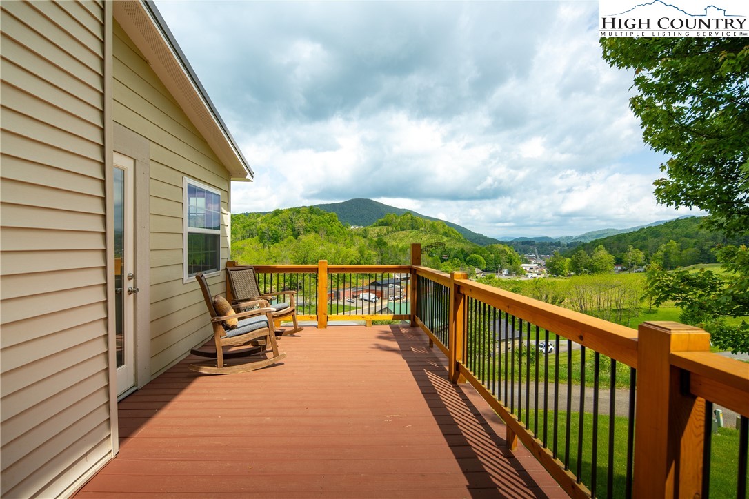 73 Walter Ridge Road West Jefferson, NC 28694 - Photo 4 of 39