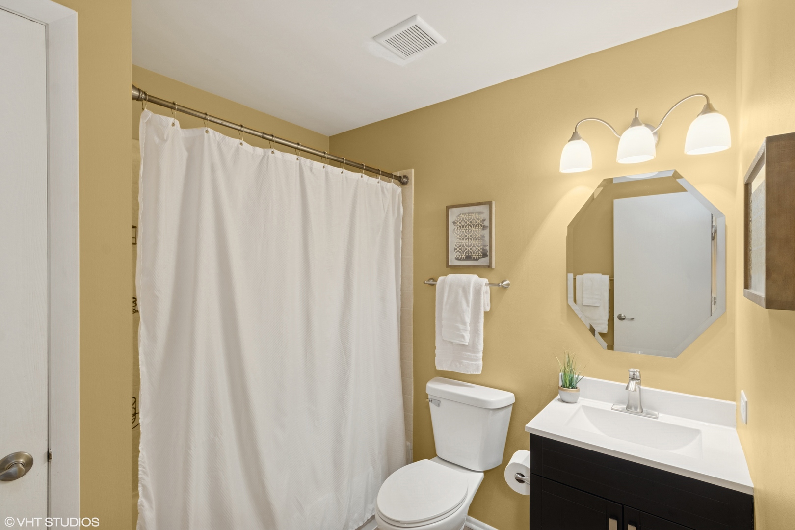 985 Golf Course Road, Unit 8 Crystal Lake, IL 60014 - Photo 11 of 14