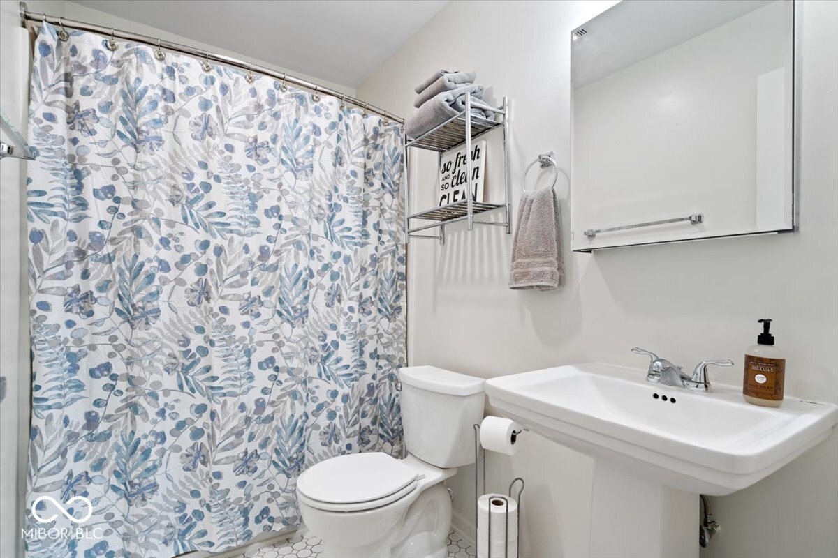 7709 Lewis Road Indianapolis, IN 46256 - Photo 18 of 27 Gallery Image 18