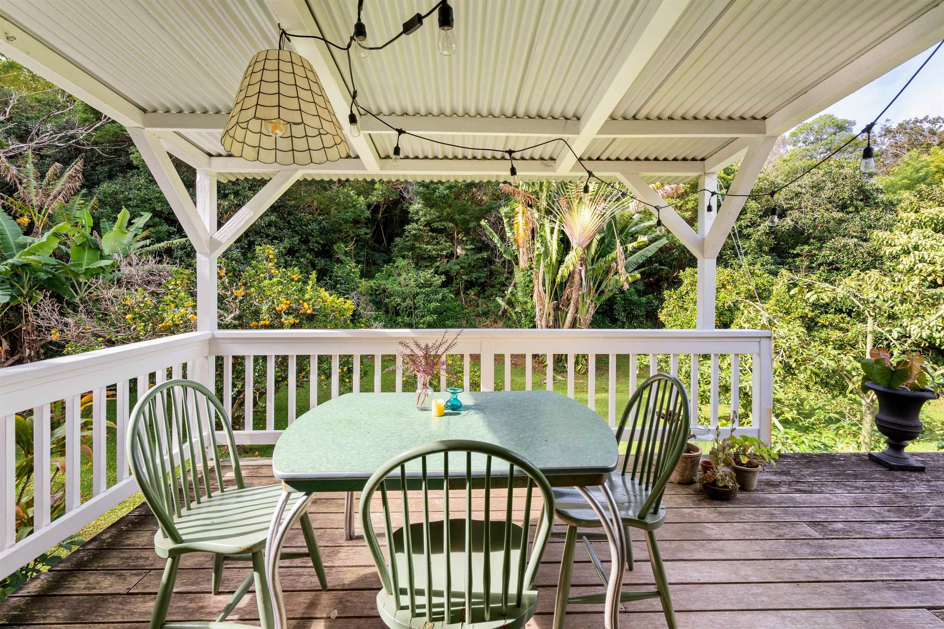 1870 West Kuiaha Road Haiku, HI 96708 - Photo 17 of 27 a view of a chair in balcony
