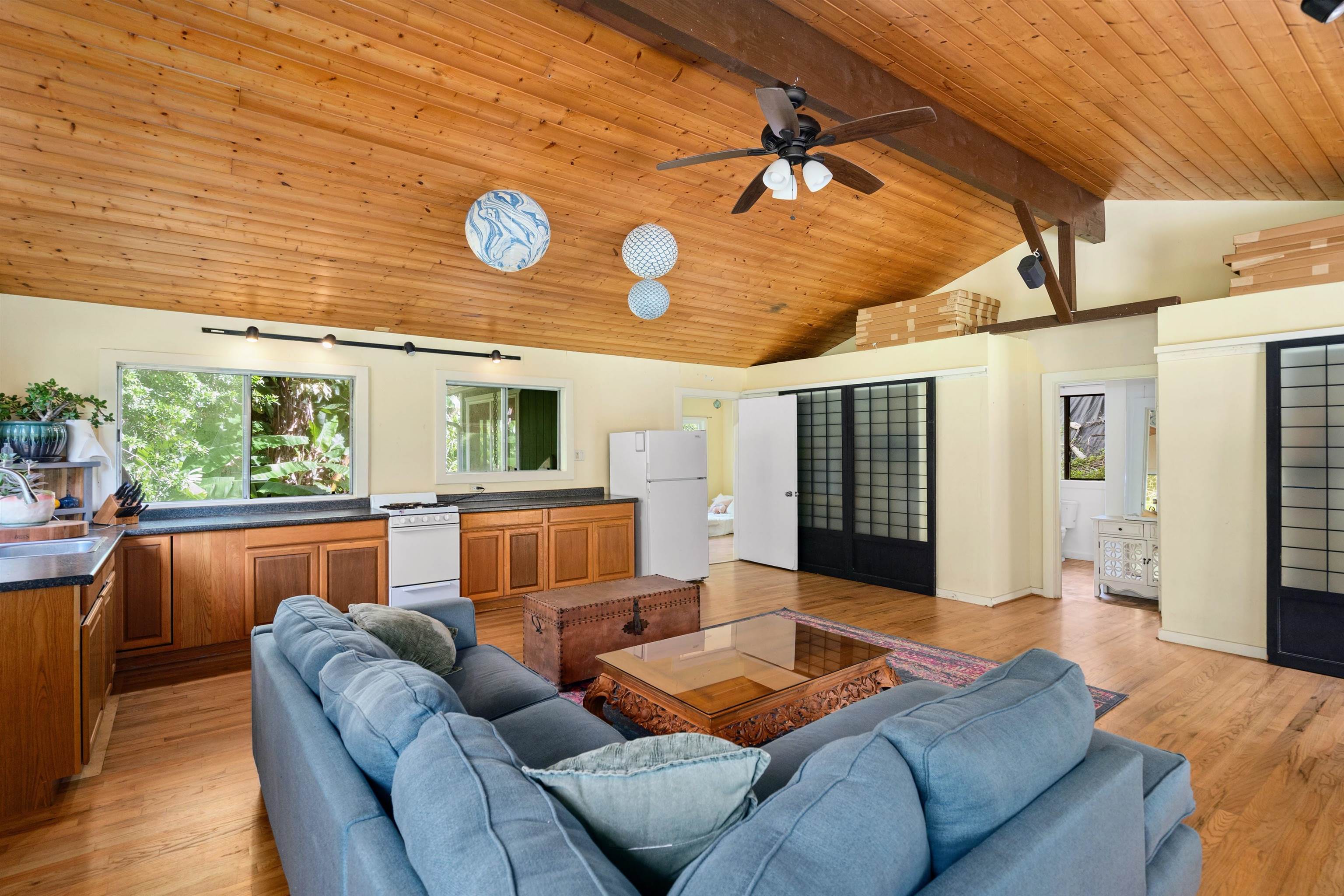 1870 West Kuiaha Road Haiku, HI 96708 - Photo 9 of 27 a outdoor living space with furniture