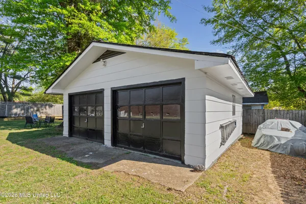 $179,000 | 715 Coleman Avenue, Holly Springs, MS 38635