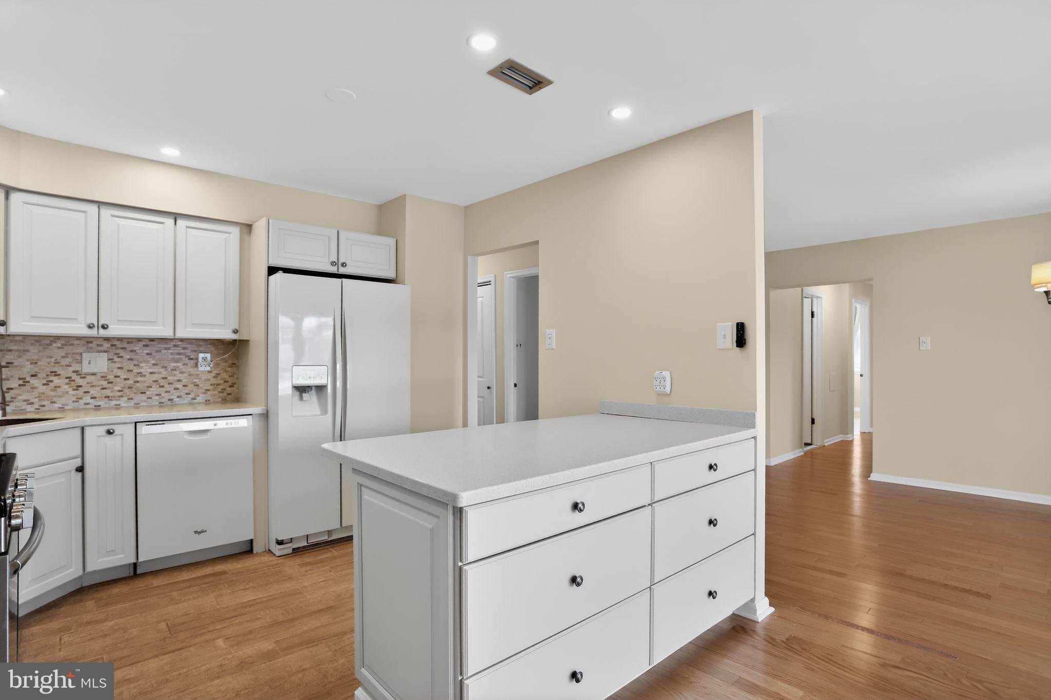 215 Haddonfield Cmns, Unit 215 Haddonfield, NJ 08033 - Photo 2 of 36
