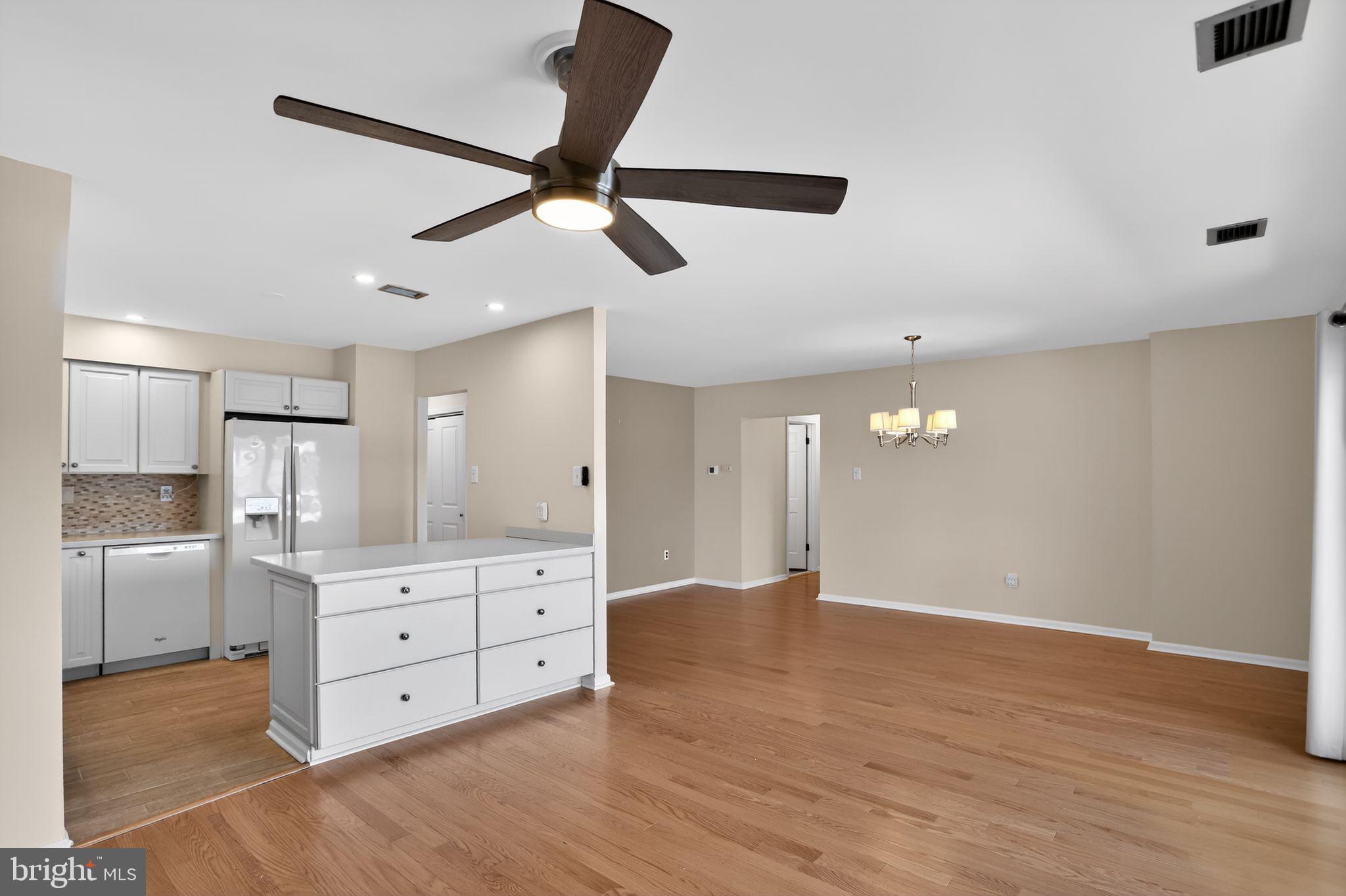 215 Haddonfield Cmns, Unit 215 Haddonfield, NJ 08033 - Photo 6 of 36