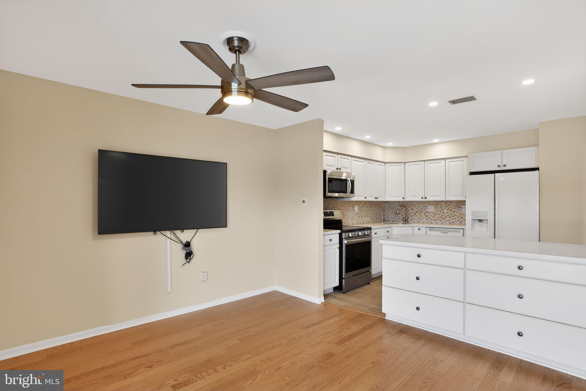 215 Haddonfield Cmns, Unit 215 Haddonfield, NJ 08033 - Photo 7 of 36