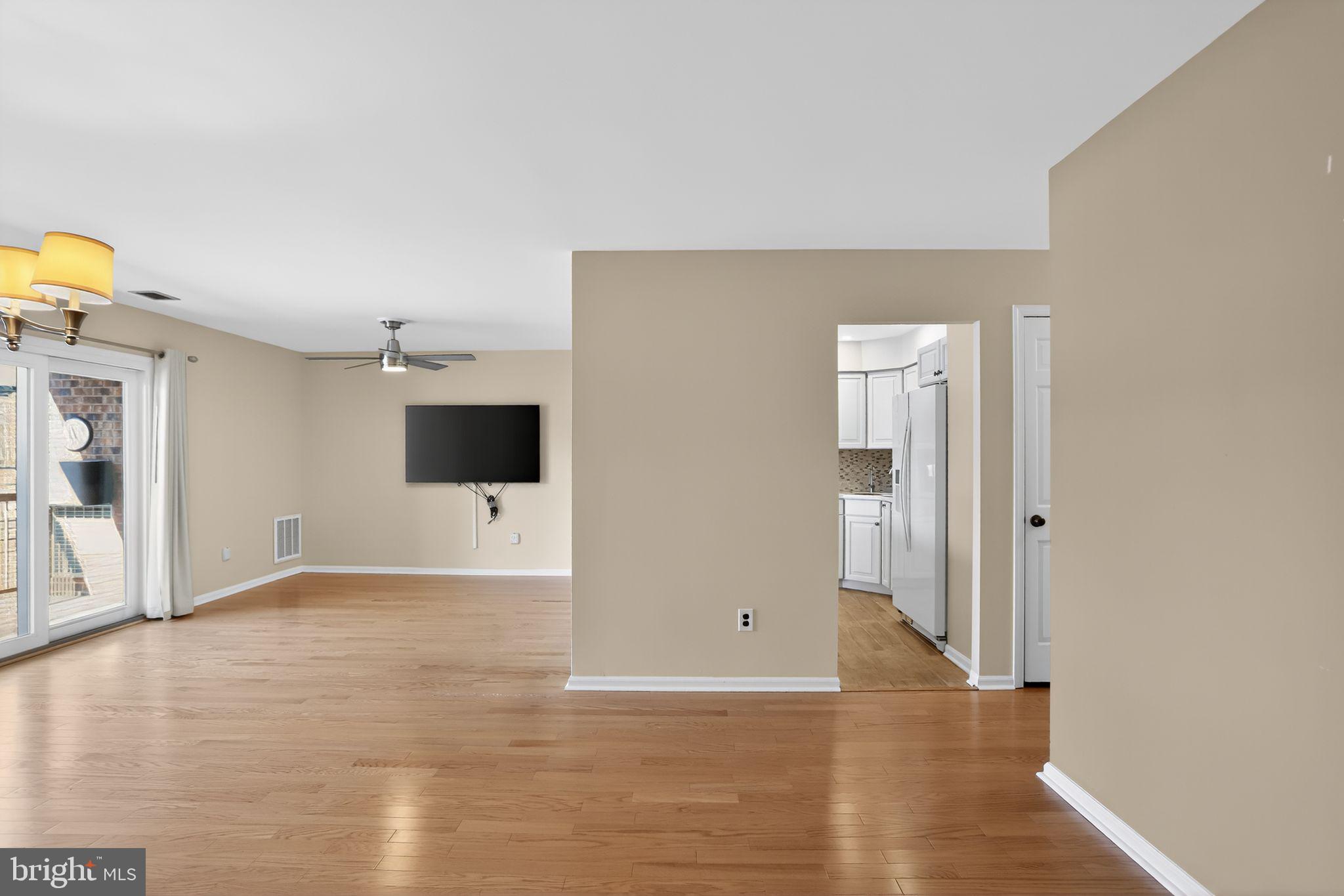 215 Haddonfield Cmns, Unit 215 Haddonfield, NJ 08033 - Photo 9 of 36