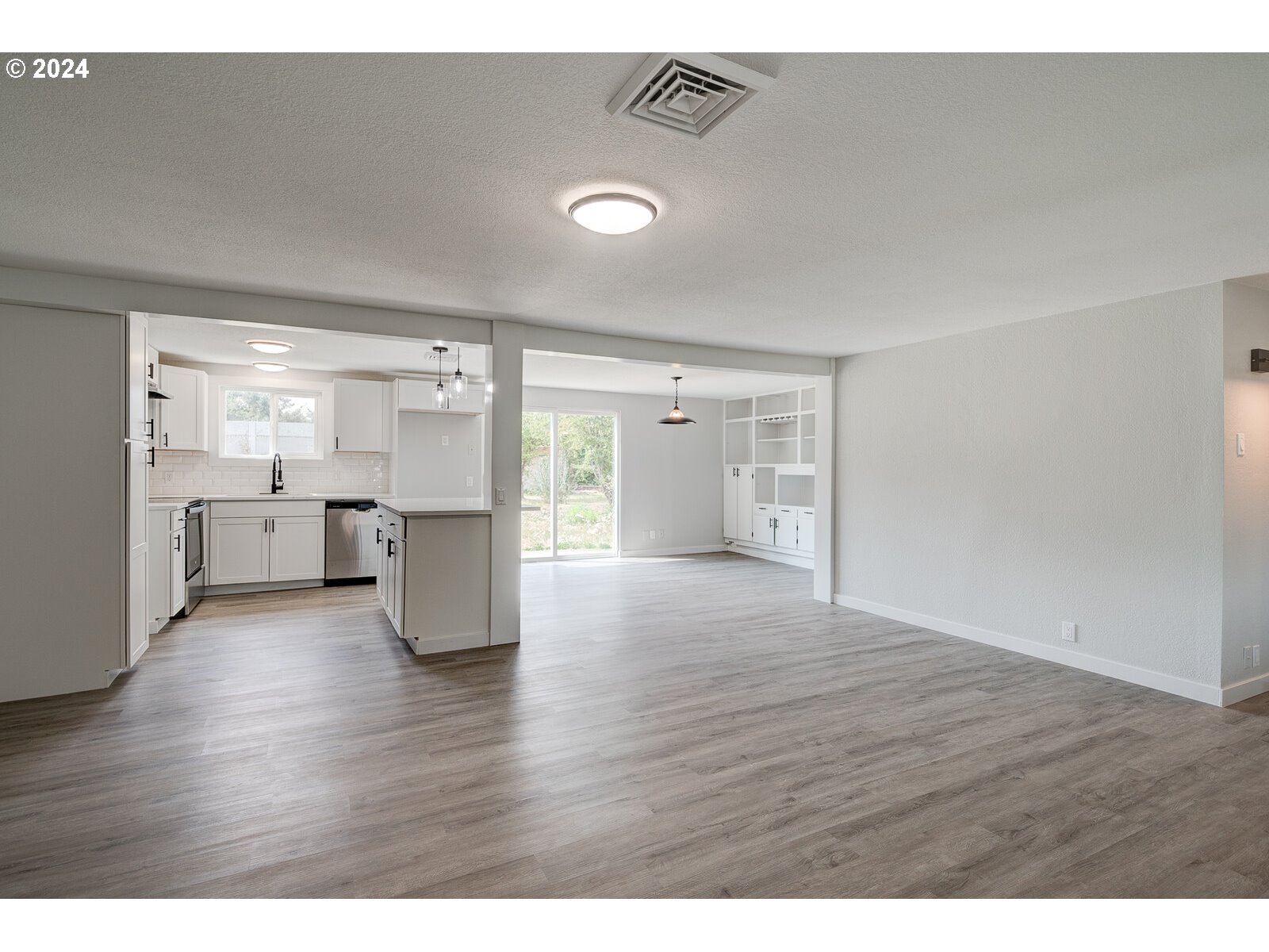 2215 Fisher Road Northeast Salem, OR 97305 - Photo 5 of 33 Gallery Image 5