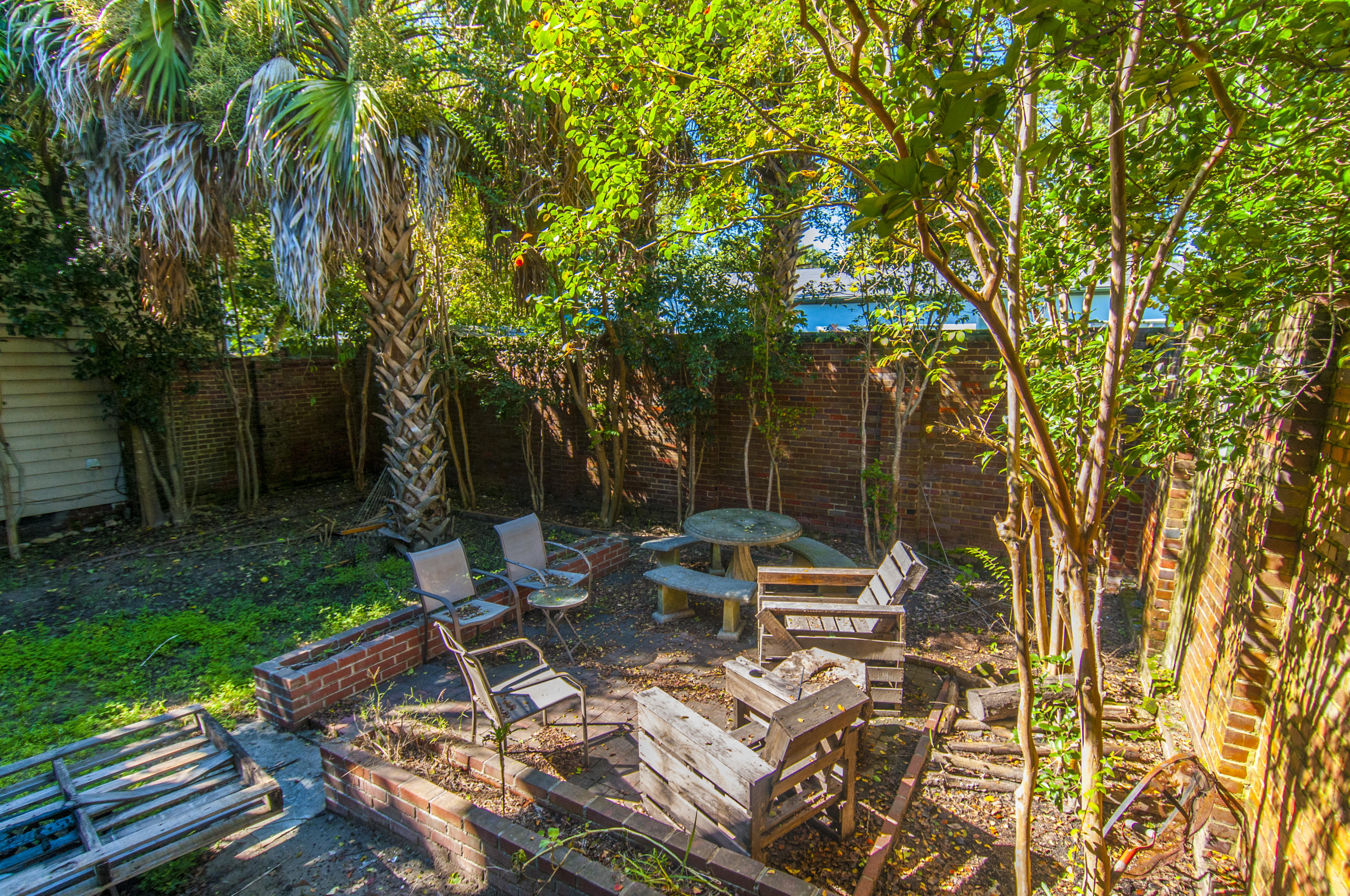 90 Radcliffe Street, Unit B Charleston, SC 29403 - Photo 4 of 24 Back yard