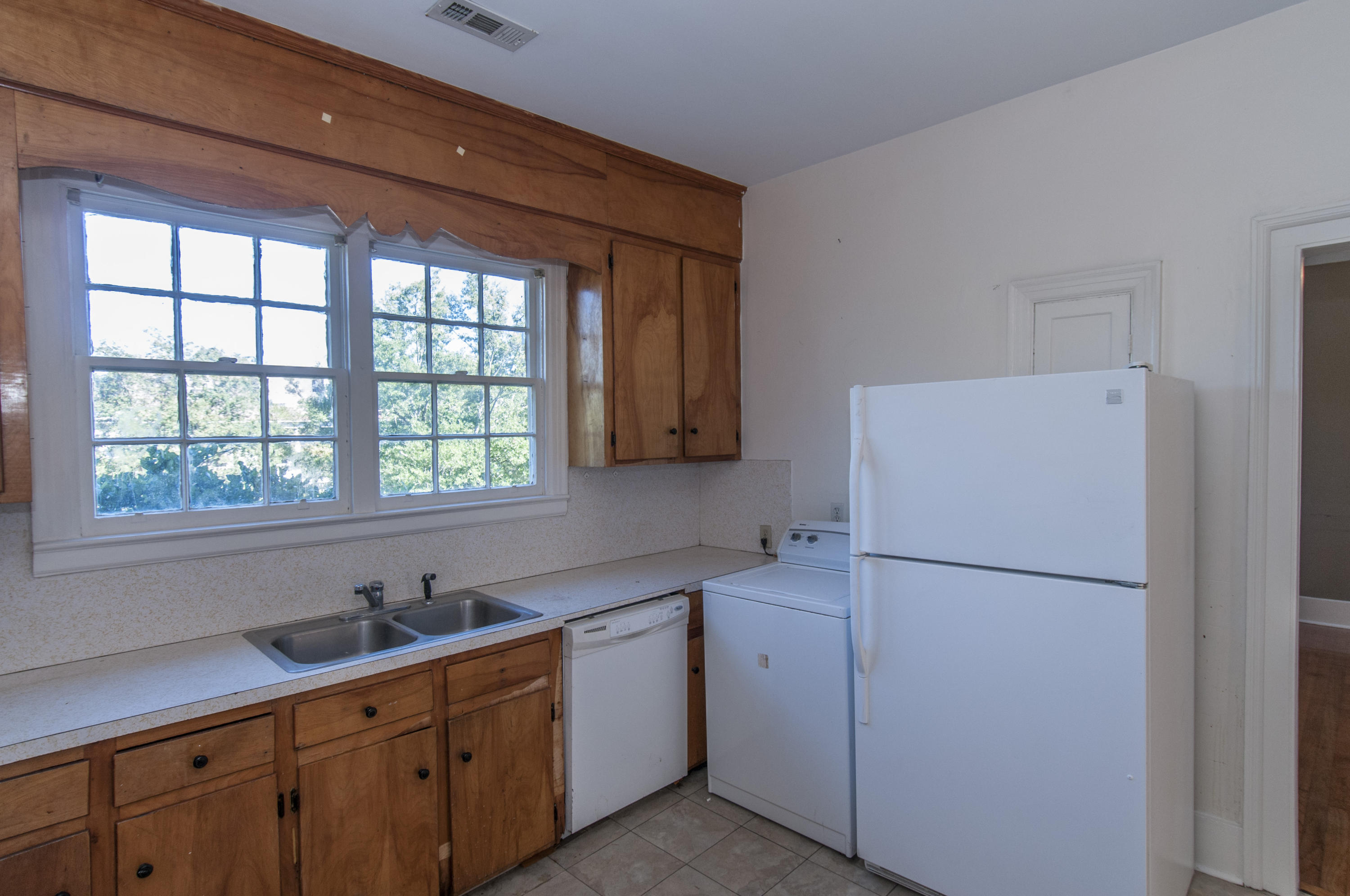 90 Radcliffe Street, Unit B Charleston, SC 29403 - Photo 7 of 24 Kitchen