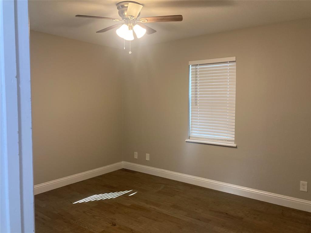 518 Burnwood Drive Irving, TX 75062 - Photo 10 of 18 an empty room with a window