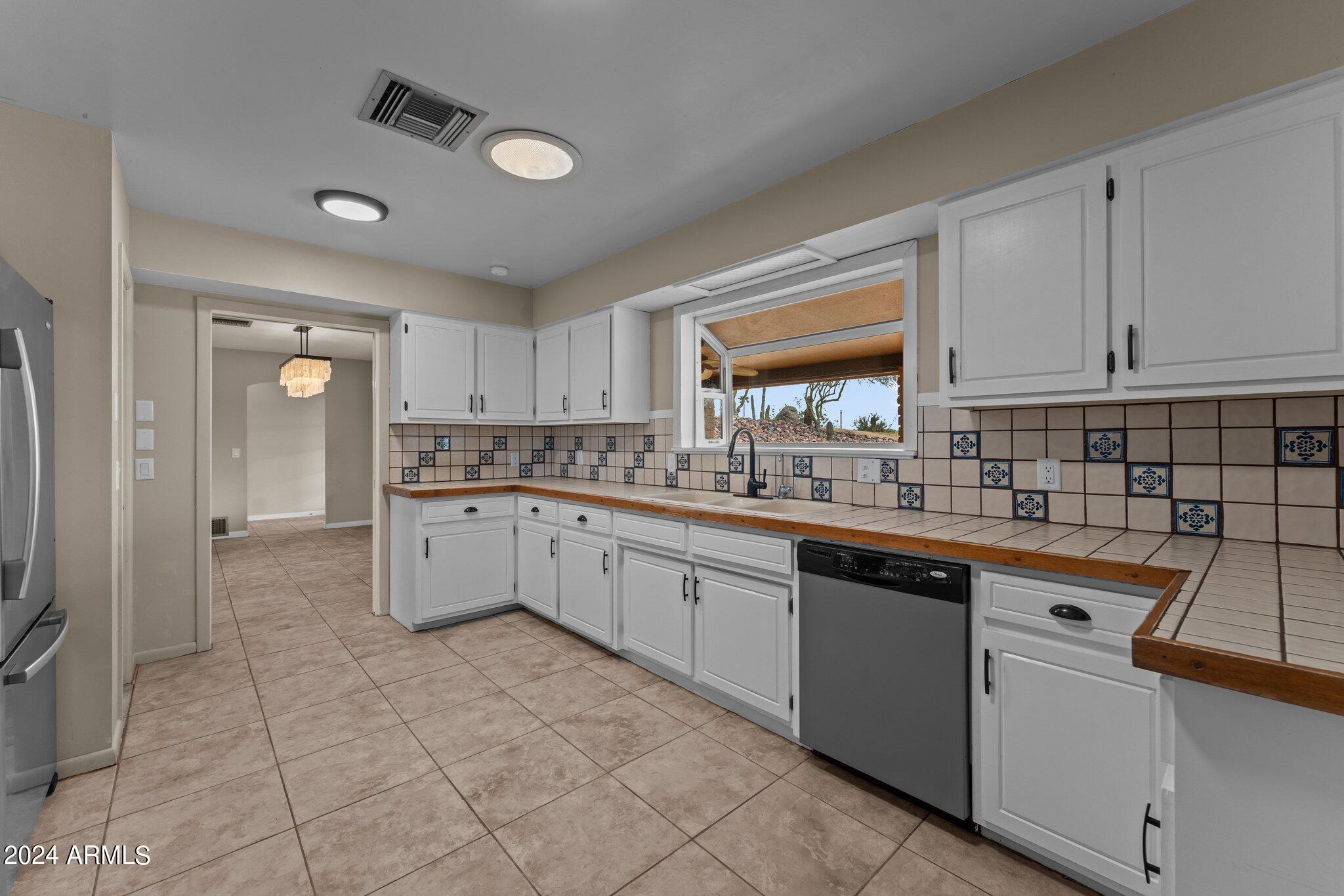 1605 North Little Stonehedge Ranch Road Wickenburg, AZ 85390 - Photo 8 of 54 a kitchen with cabinets and window