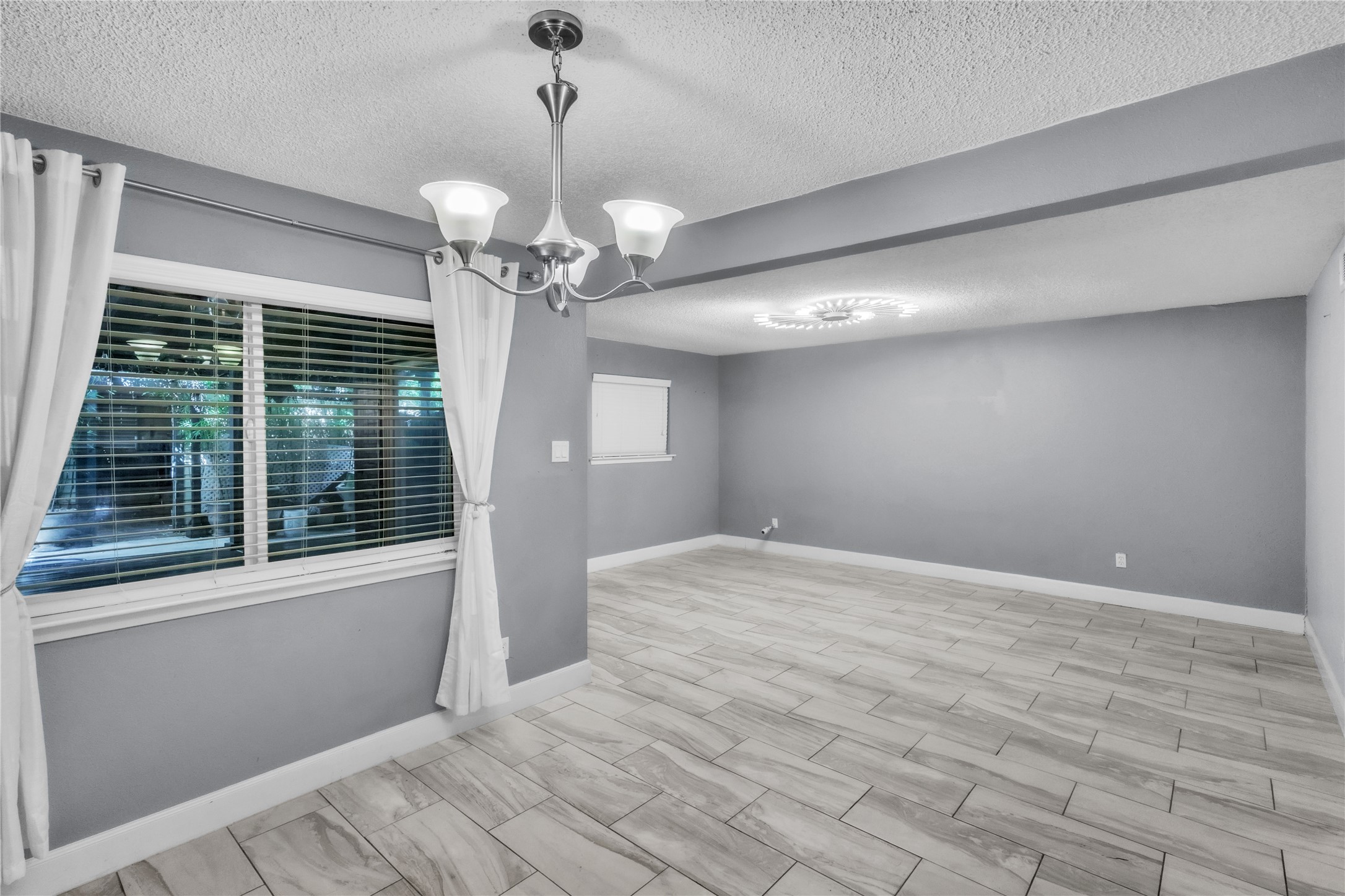 7044 South Dairy Ashford Road Houston, TX 77072 - Photo 12 of 30 a view of an empty room with a window