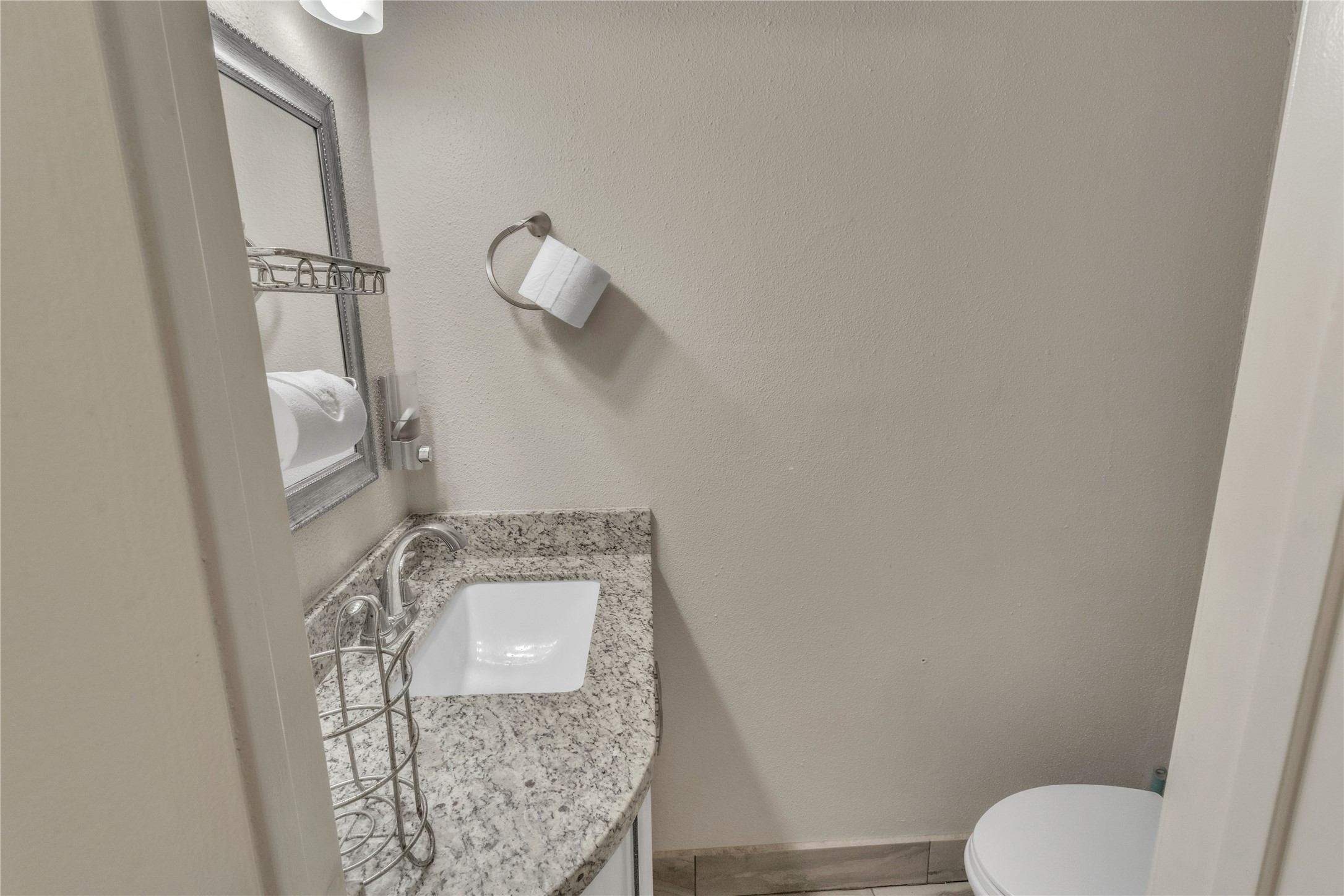 7044 South Dairy Ashford Road Houston, TX 77072 - Photo 8 of 30 a bathroom with a toilet and a sink