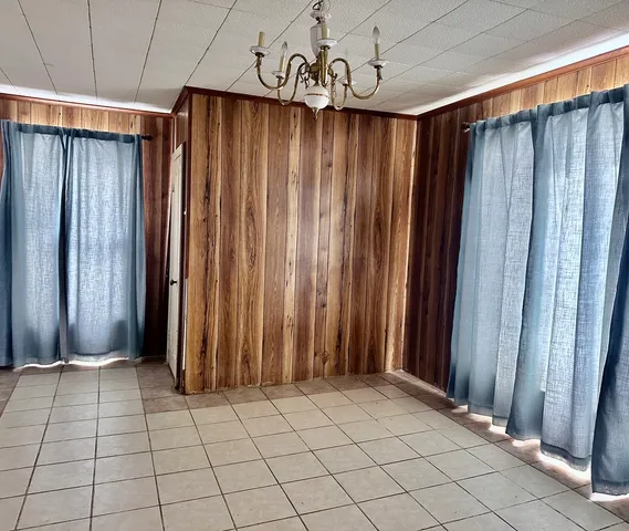 a view of a utility room