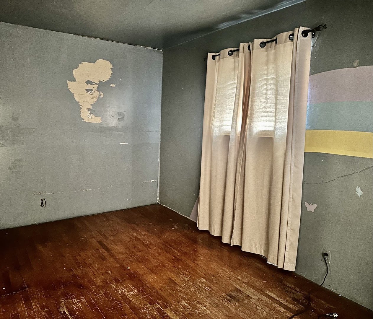 910 North Madison Street Bloomington, IL 61701 - Photo 10 of 11 a view of a room with wooden floor