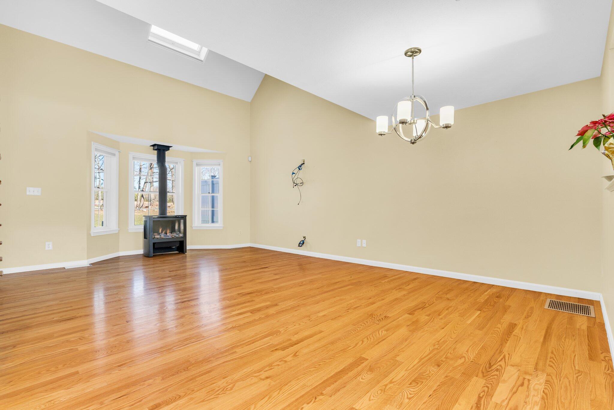16 Ridgefield Drive, Unit 14 Gorham, ME 04038 - Photo 13 of 43 Living Room