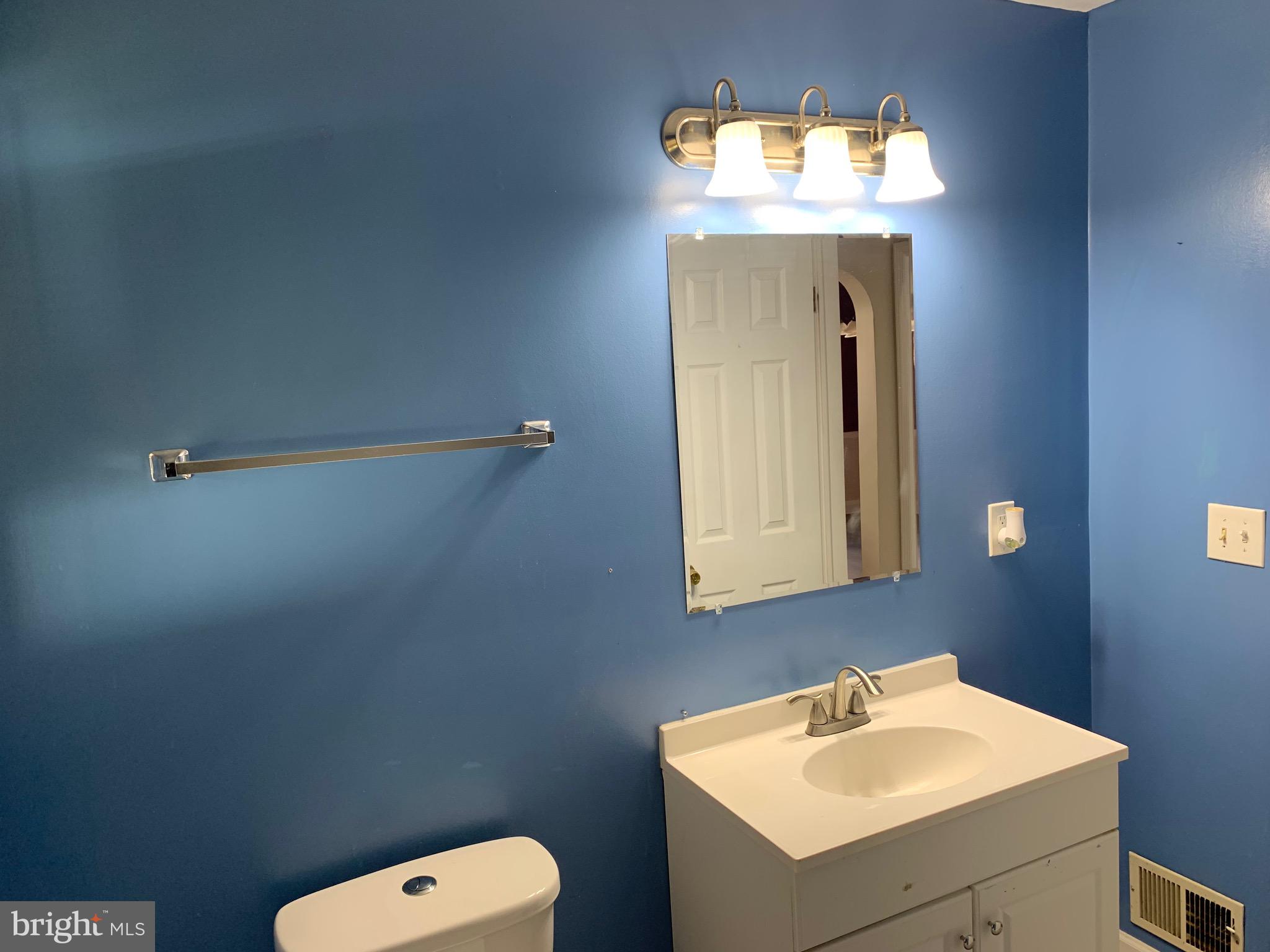 821 Lynvue Road Linthicum Heights, MD 21090 - Photo 13 of 27