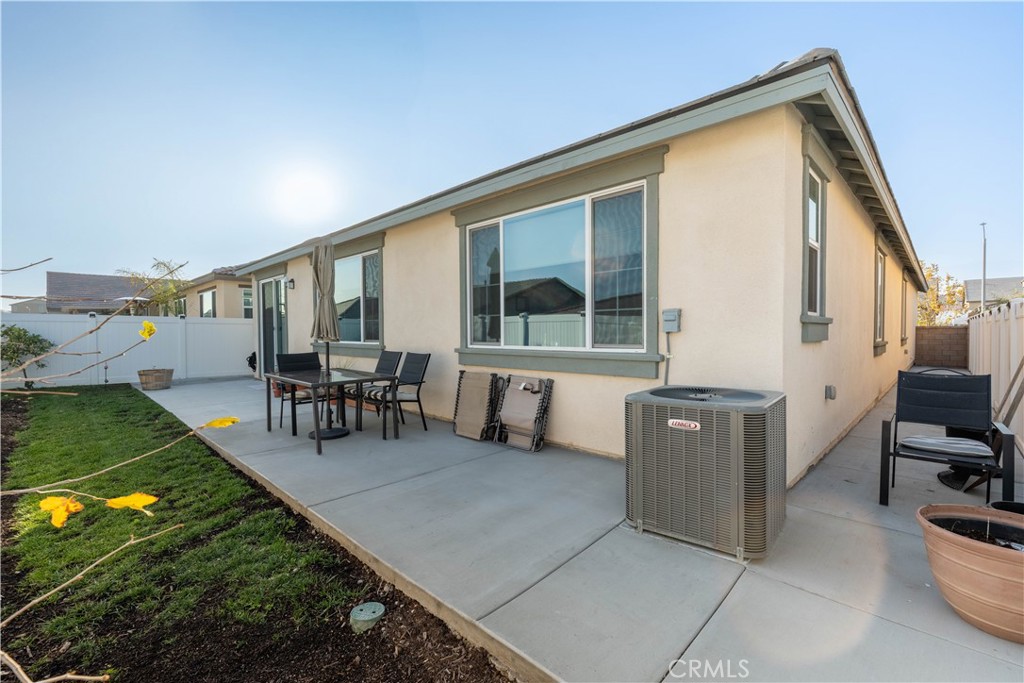 565 Hudson Way Rialto, CA 92377 - Photo 28 of 39