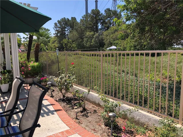 a bunch of flowers are in a garden